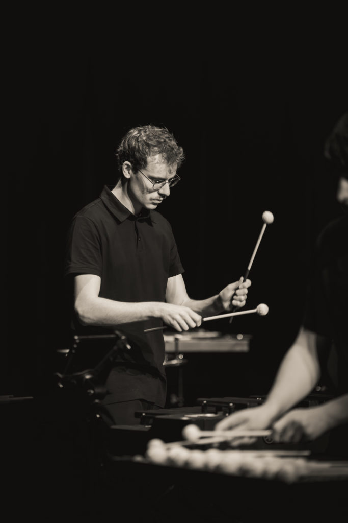 Thomas au marimba. Photo par Vincent Magnin