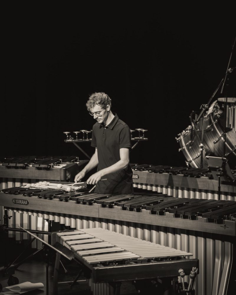 Thomas au marimba. Photo par Vincent Magnin